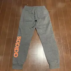 adidas グレー ジョガーパンツ 裏起毛