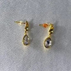 【箱付き】ゴールドカラー しずく型ストーン×ライトグリーン ピアス