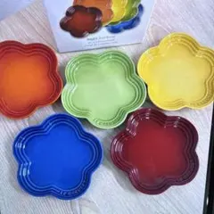 新品未使用】 LE CREUSET / フラワープレート（S）レインボー - メルカリ
