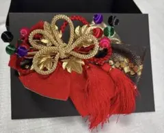 髪飾り 和装小物 つまみ細工 赤 金 黒 タッセル 成人式 卒業式