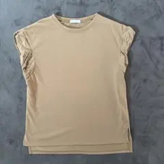 DRESKIP ベージュ 半袖Tシャツ 袖ギャザーのサムネイル