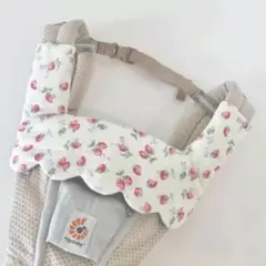 ご好評　抱っこ紐カバー　よだれカバー　リバーシブル　エルゴ対応　いちご柄