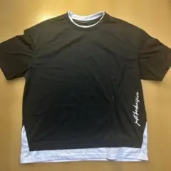 黒のロゴ入り単丈Tシャツ