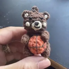 茶色のクマのあみぐるみ ストラップ付き