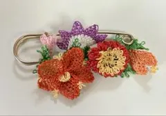 レース編み花モチーフブローチ　トルコの伝統レース　イーネオヤ