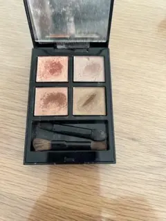 アディクション　ザアイシャドウパレット 001