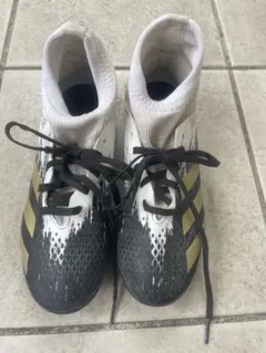adidas PREDATOR トレーニングシューズ 白黒金 24cm - メルカリ