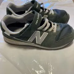 New Balance グリーンスニーカー ベルクロ付き