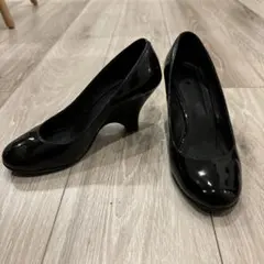 ダイアナ　黒 エナメル プレーンパンプス 中ヒール　22cm