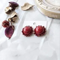 レッド ピアス/イヤリング ビーズ刺繍 赤 一粒 ハンドメイド