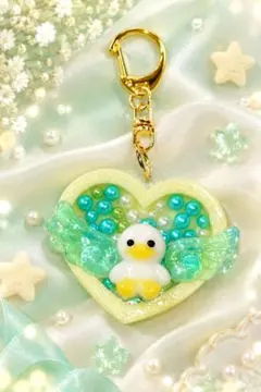 アヒルのハート型シェイカーキーホルダー　レジン　ハンドメイド