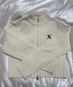 ロゴ刺繍アイボリージップアップ