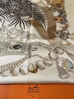 【1回着用のみ】HERMES カレ90 シルク100% スカーフ 貴重な場所