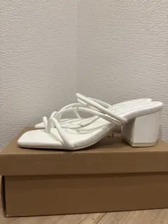 ホワイトストラップサンダル