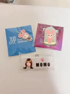 TWICE モモ ネームプレート モブリー ピンバッジ