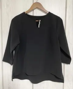 パールボタントップス　ブラック