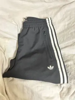 adidas トラックパンツ