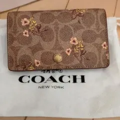 COACH コーチシグネチャー 刺繡フローラルスムース ミディアム二折り
