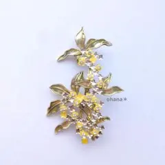 新品【F17】黄色の花ブローチ　植物　キラキラ　金木犀　北欧風
