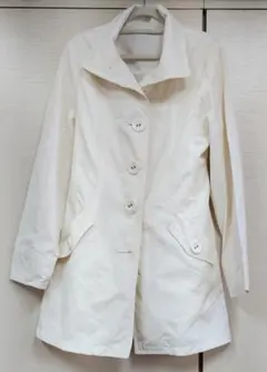 ホワイト ボタン付き コート　　41