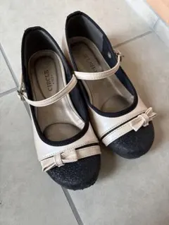 CIRCLE ストラップ付きバレエシューズ