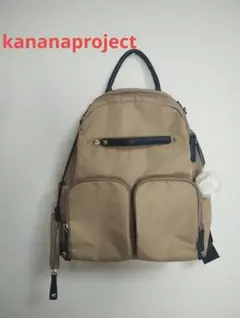 kanana projectベージュ ナイロンリュック ポーチ、ファーチャーム付