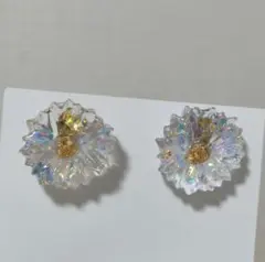 お花のピアスハンドメイドレジンデイジーラメゴールドキラキラ