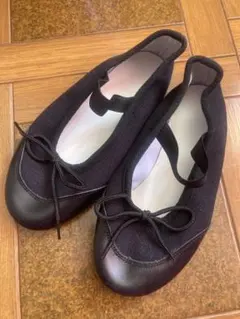 ブラックリボン付きフラットシューズ 23.5cm