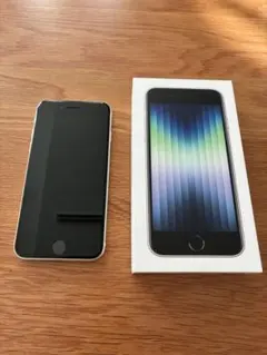 美品　Apple iPhone SE 第3世代128GB スターライト　本体