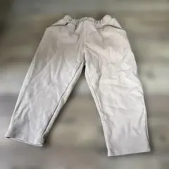 ベージュズボン