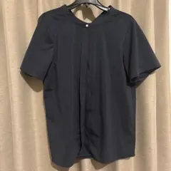 アクセ付き半袖ブラウス