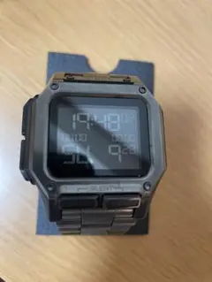 Nixon regulus SS レグルス