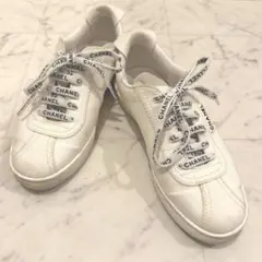 CHANEL ホワイトレザー スニーカー 36 23.0センチ - メルカリ