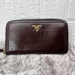 PRADA ソフトレザー　ラウンドファスナー　ダークブラウン　メタルロゴ　長財布のサムネイル