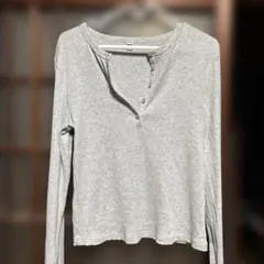 ユニクロ リブヘンリーネックT 長袖 ライトグレー