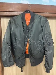 オリーブグリーン MA-1ジャケット