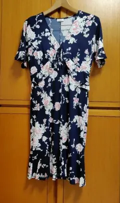 ネイビー花柄フレア袖ひざ丈ワンピース