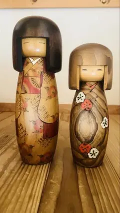 卯三郎特大こけし　　二つ　　卯作彫り有り 卯三郎特大こけし 卯作彫り有り - メルカリ