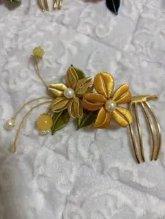 金色の花 ヘアアクセサリー