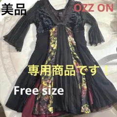 OZZ ONESTE 七分袖チュニック 黒・花柄のサムネイル