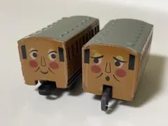 2011年　カプセルプラレールきかんしゃトーマス　赤いほっぺのアニー＆クララベル