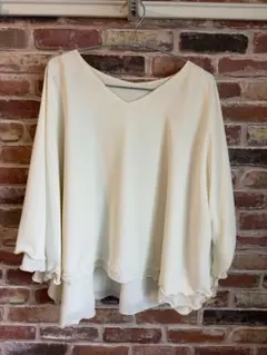 【夏Sale美品】JENNE Vネックフラワーメローケープのサムネイル