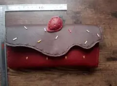 溶け苺チョコのマグネットの長財布☆通帳ケース - メルカリ