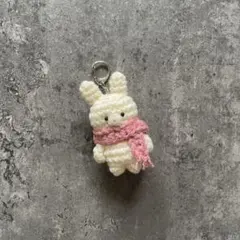 マフラーうさぎのあみぐるみキーホルダー