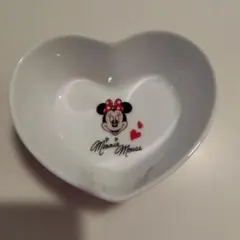 ミニーマウス ハート型　食器　ディズニーリゾート