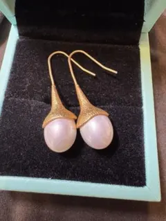 新品未使用品　テクスチャー仕上げのオパール風ピアス　楕円形　約15mm