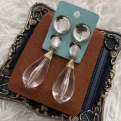 ヴィンテージイヤリング　クラシカル　おおぶり　クリア　ゴールドカラー　レトロ