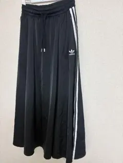 adidas ライン　フレアロングスカート
