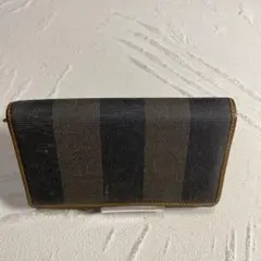 FENDI フェンディ ペカン柄 二つ折り財布 レザー　L字ファスナー