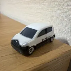 【極小サイズ】トミカ　トヨタ　パッソ　パトカー　はたらくくるまコレクション